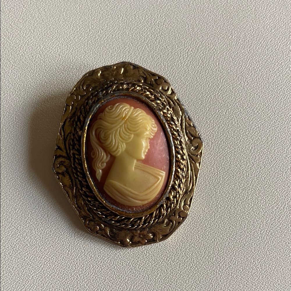 Vintage Gold and Pink Cameo Brooch